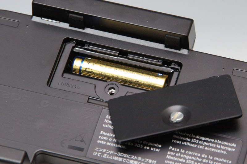 Illustration for article titled Manhandling the 3DS Add-on Slide Pad Doohickey